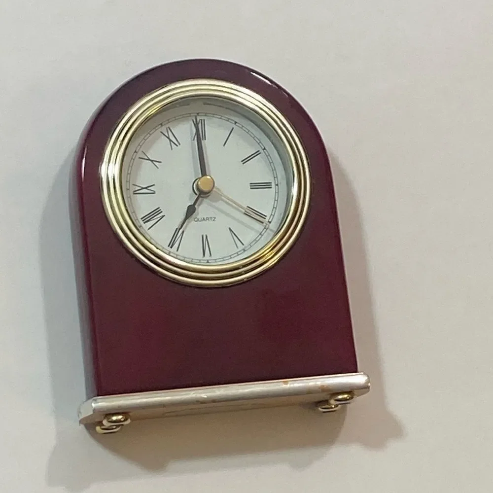 Elegant Red Burgundy  and Gold Quartz Clock